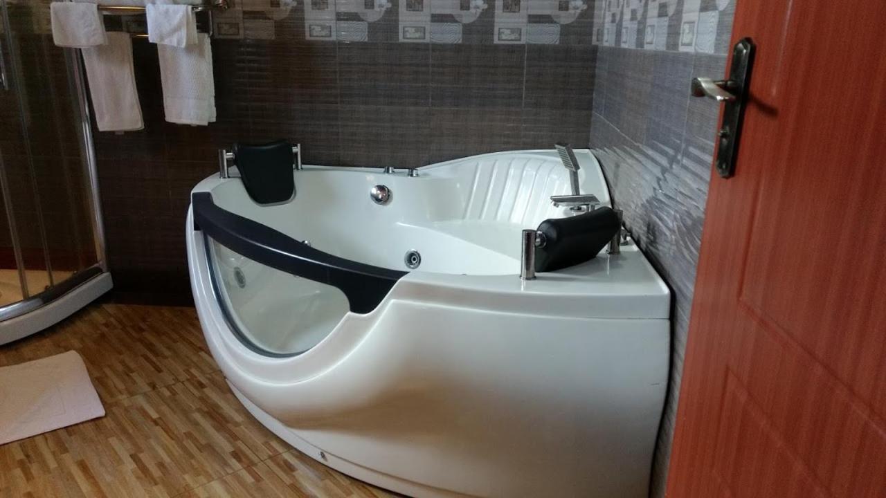 Milimani Beach Resort Kisumu Exteriör bild